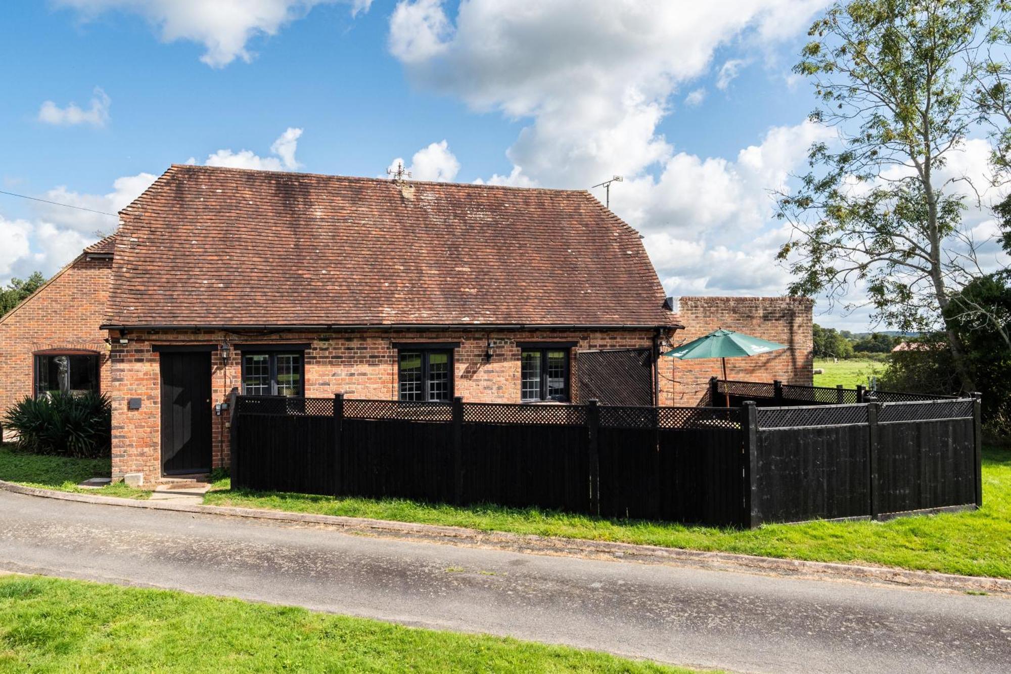 Country Cottage 2Br With Hot Tub And Tennis Court Chiddingly Екстериор снимка